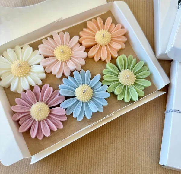 Multicolor_Scented_Flower_Candles_For_Anniversary,_Valentine'S_Day,_Wedding,_Birthday,_Christmas_Decoration_(Set_Of_6)