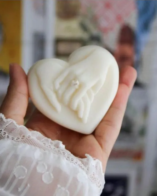 Valentines_Day_Special_Handcrafted_Heart-Shaped_Holding_Hands_Candles_(Pack_of_2),_Decorative_Scented_Wax_Candles_in_Pink_and_White,_Romantic_Couple_Gift,_Home_Decor_Accent_Pieces