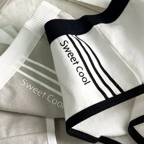 Soft_Stretch_Cotton_Low-Rise_Bikini_Panties_with_Contrast_Trim_–_Pack_of_2