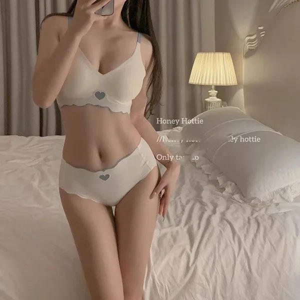 Women_Heart_Shape_Seamless_Bra_&_Panty_Set_|_Pack_of_1_|_Wireless_Comfort_Innerwear