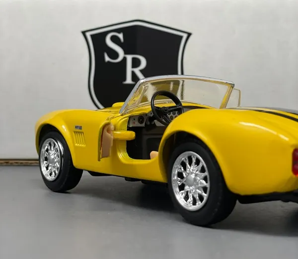 Shelby_Cobra_427_-_Maisto_1:24_Diecast