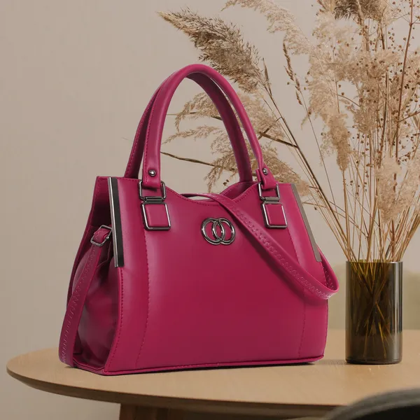 Stylish_Maroon_Women's_Handbag_Elegant_Leather_Tote_Purse_With_Shoulder_Strap,_Spacious_Design_&_Metal_Accents_Perfect_For_Office,_Casual,_Or_Travel_Use