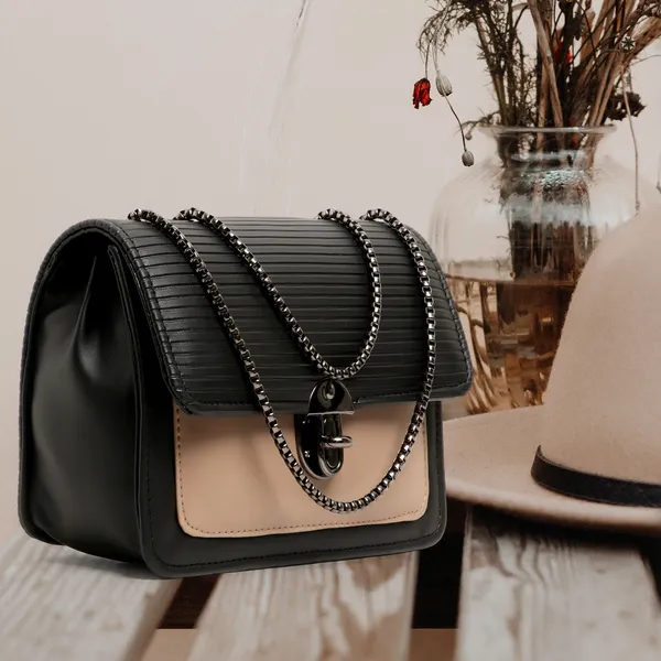 Elegant_Black_Quilted_Shoulder_Bag_For_Women