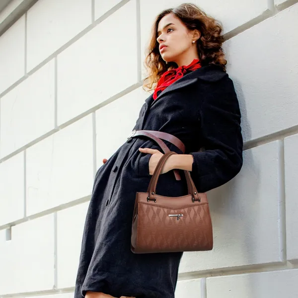 Elegant_Tan_Textured_Leather_Handbag_For_Women_Stylish_Tote_Purse_With_Shoulder_Strap,_Lightweight_Designer_Office_&_Casual_Bag