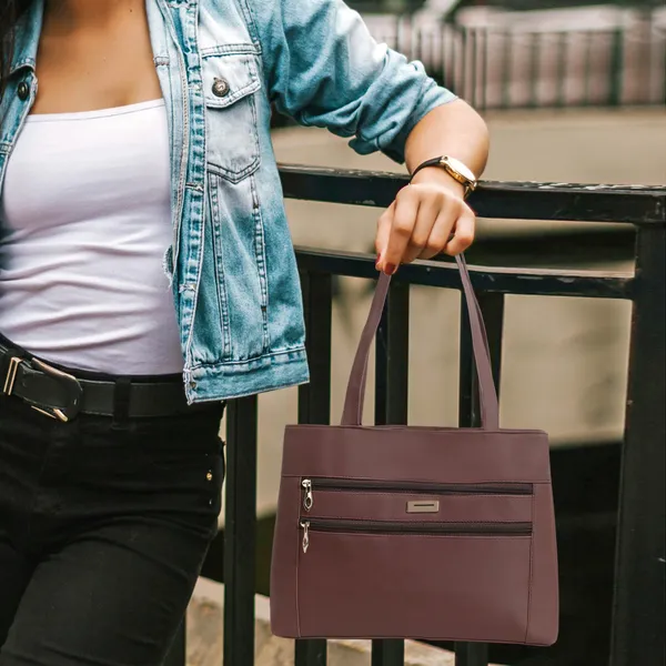 Trendy_Brown_Leather_Tote_Bag_For_Women_Spacious_Shoulder_Handbag_With_Dual_Zipper_Pockets,_Stylish_Office_&_Casual_Carryall_Purse,_Lightweight_Everyday_Travel_Bag