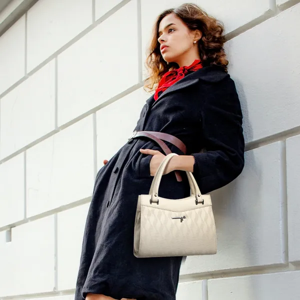 Elegant_Cream_Textured_Leather_Handbag_For_Women_Stylish_Tote_Purse_With_Shoulder_Strap,_Lightweight_Designer_Office_&_Casual_Bag