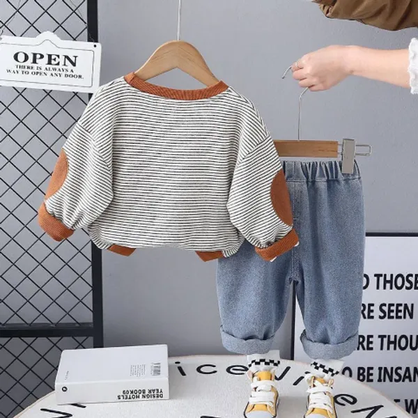 White_Cotton_Blend_Pullover_And_Jeans