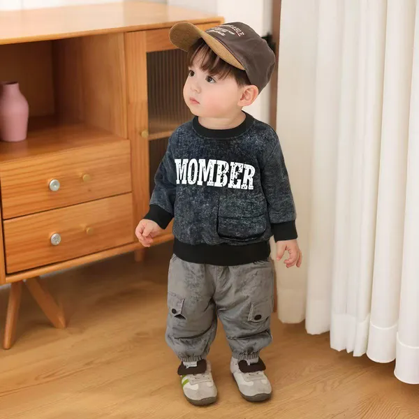 Black_Cotton_Blend_Long-Sleeve,_Printed_Sweatshirt_And_Cargo_Pant