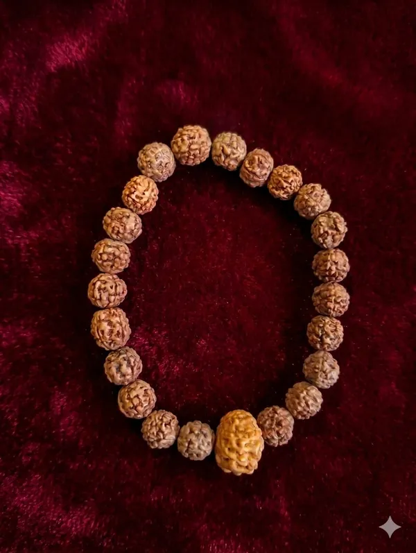 5_Mukhi_Indonesian_Rudraksha_Bracelet_With_7_Mukhi_Centre_Bead