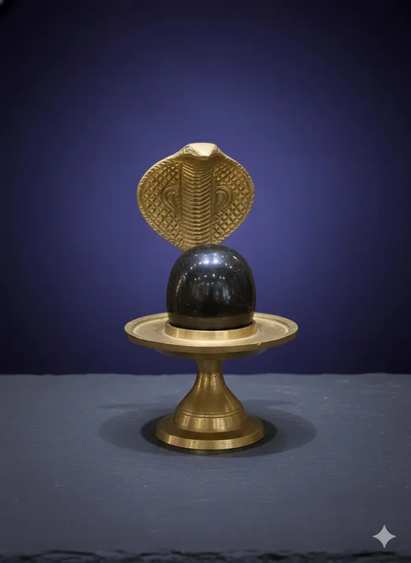 Brass_Naga_With_Black_Shivling