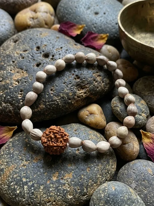 Vaijanti_With_5_Mukhi_Rudraksha_Bracelet