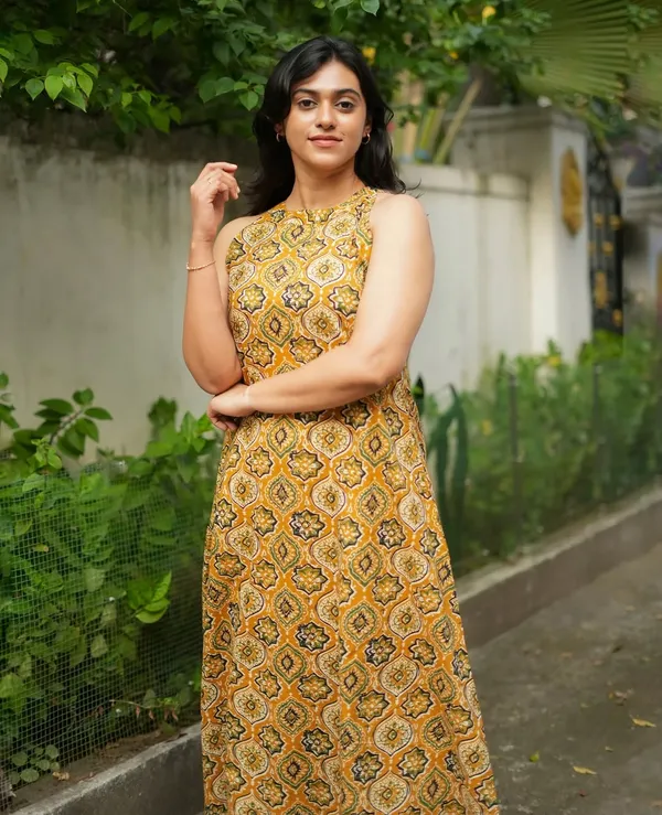 Aline_pattern_paried_with_Ankle_length_pant___Giving_perfect_outfit_and_deliberate_choice_about_your_look..