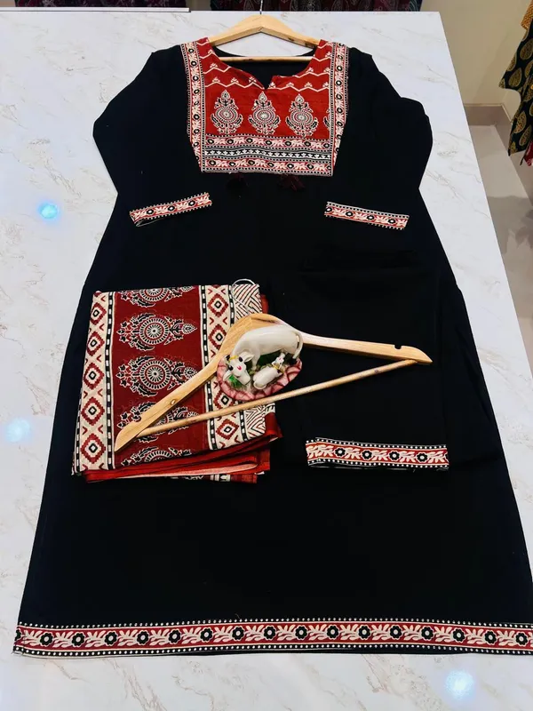 Black_Kurta_We_are_here_to_spread_some_magic_to_your_ethnic_Heavy_Cotton
