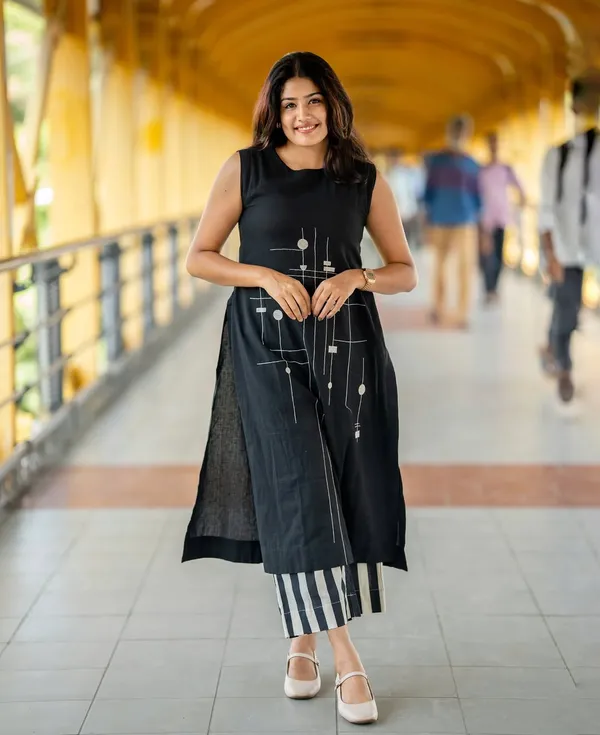Black_kurti_Plazzo_with_intricate_embroidery_work__perfect_for_any_auspicious_occasion.