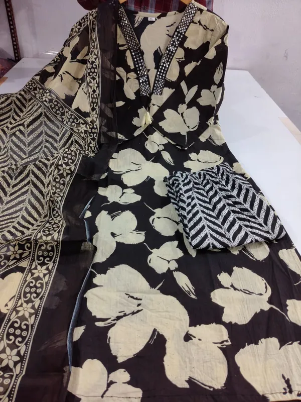 Black_print_Kalamkari_Fusion_Floral_print_kurti_pant_dupatta_set