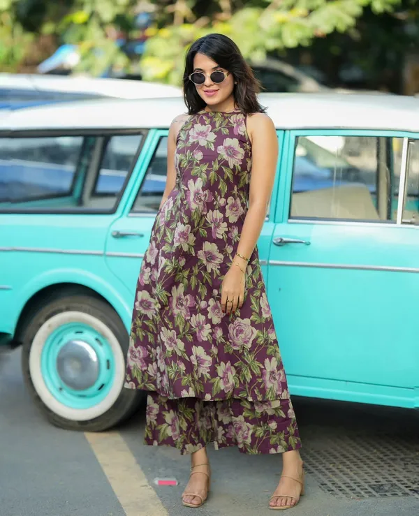 Halter_nack_Aline__kurta_with_both_side_pocket__&__palazzo