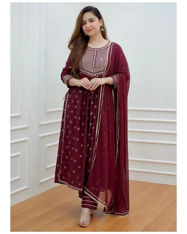Naira_cut_kurti_with_havy_embroidry_and_lase_work