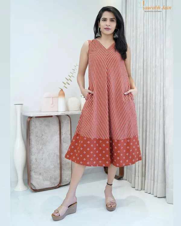 New_Beautiful__printed_meroon_cotton_middi_Gown_dress