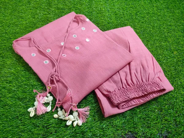 Pink_sleeveless_kurta_and_elegant_mirror_work
