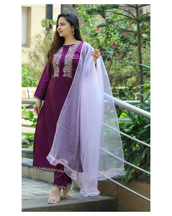 Purpul_suit_set_that_fits_best_for_wedding_function
