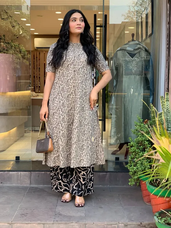 Warli_printed_A_line_buttoned_kurta_with_pocket_on_side_with_wide_palazzos