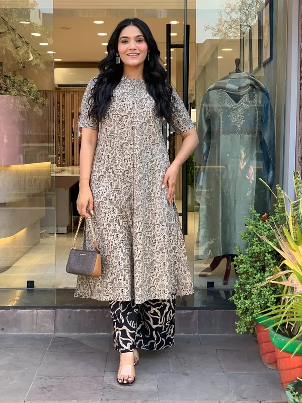 Warli_printed_A_line_buttoned_kurta_with_pocket_on_side_with_wide_palazzos