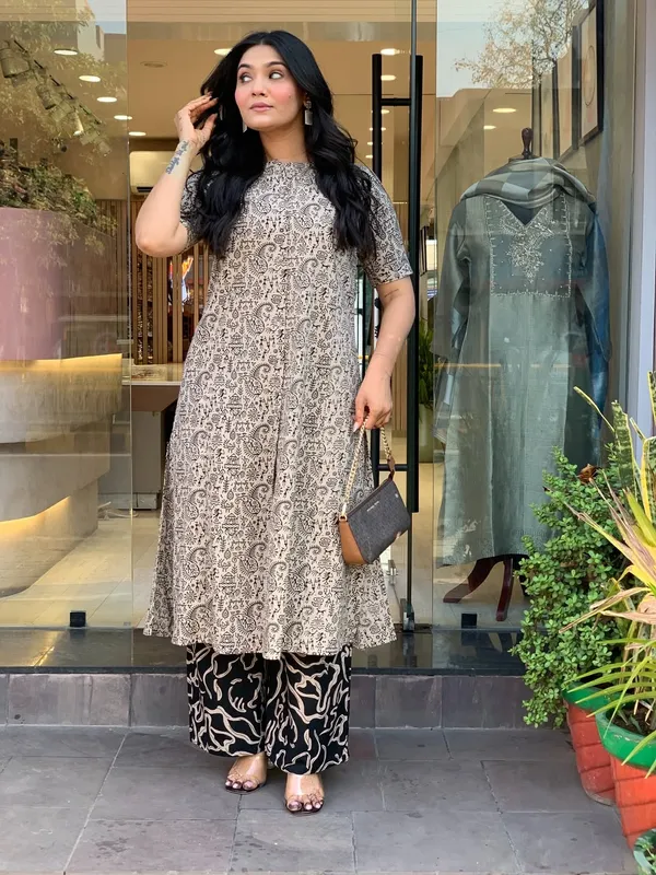 Warli_printed_A_line_buttoned_kurta_with_pocket_on_side_with_wide_palazzos