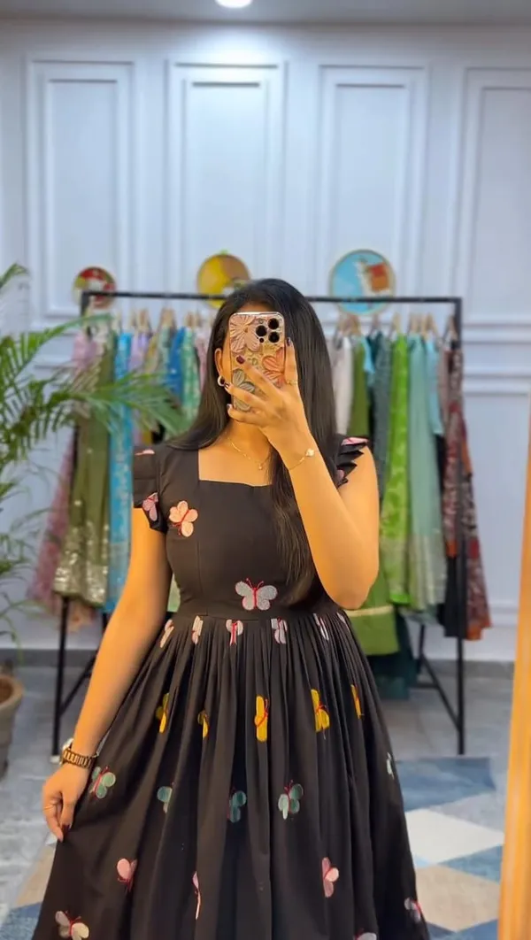 Women’s_Black_Midi_Kurti_|_Elegant_Ethnic_Wear_|_Comfortable_Daily_&_Office_Wear