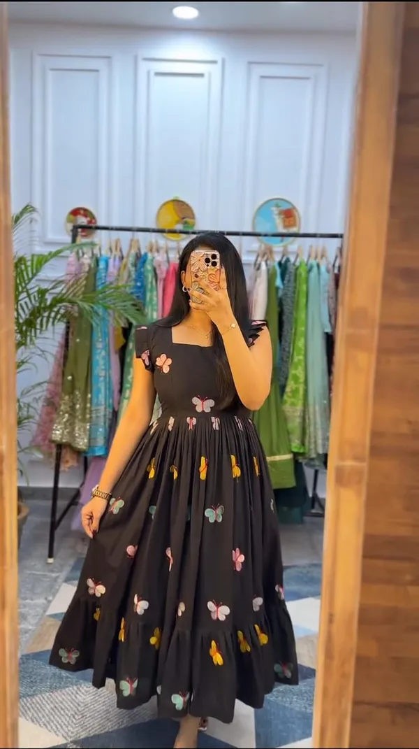 Women’s_Black_Midi_Kurti_|_Elegant_Ethnic_Wear_|_Comfortable_Daily_&_Office_Wear