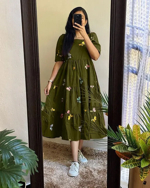 Women’s_Middi_Green_Cotton_Kurti_|_Straight_Fit_Ethnic_Kurta_|_Daily_&_Office_Wear
