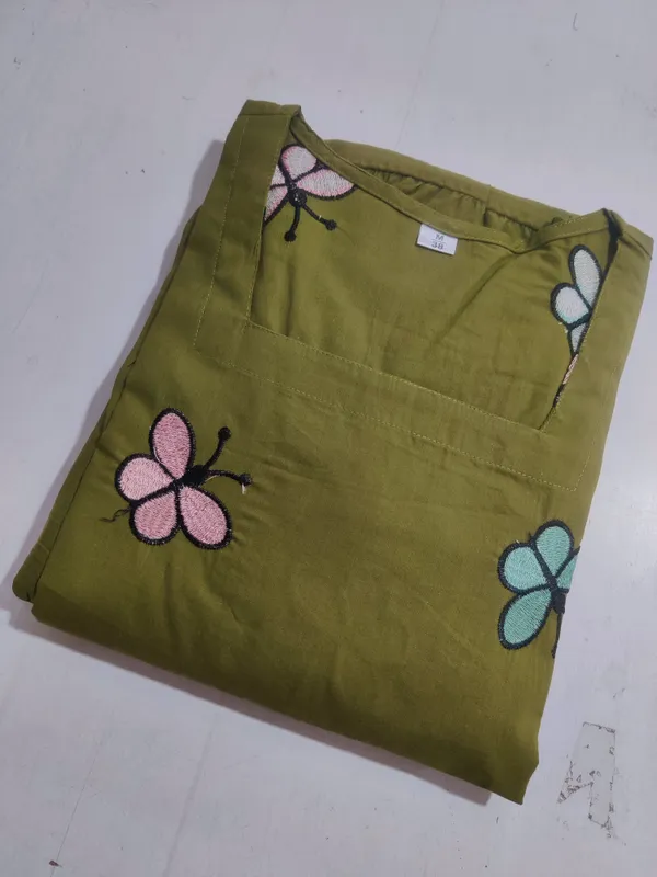 Women’s_Middi_Green_Cotton_Kurti_|_Straight_Fit_Ethnic_Kurta_|_Daily_&_Office_Wear