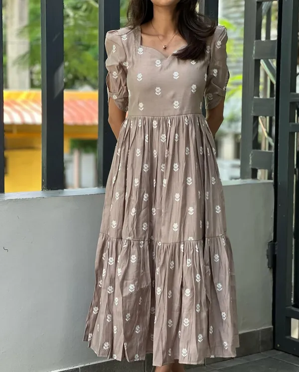 Women’s_Silver_Midi_Length_Kurti_|_Stylish_Ethnic_Kurta_|_Casual_&_Festive_Wear