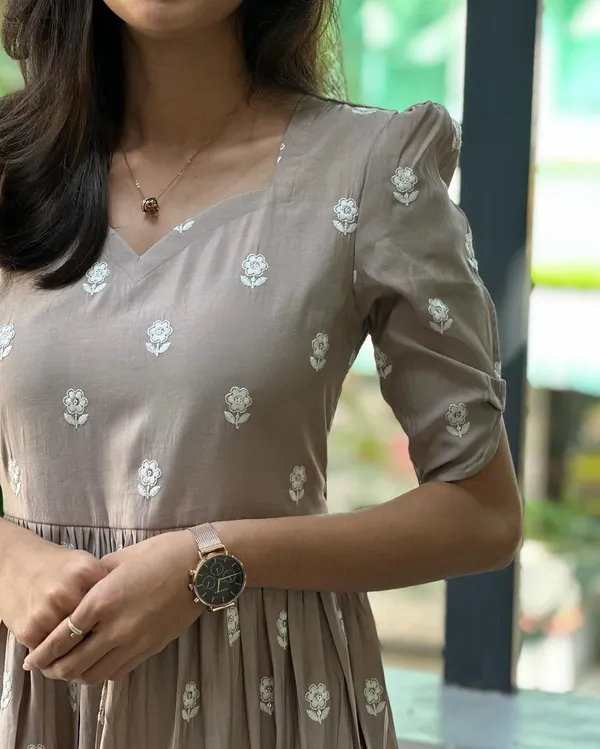 Women’s_Silver_Midi_Length_Kurti_|_Stylish_Ethnic_Kurta_|_Casual_&_Festive_Wear