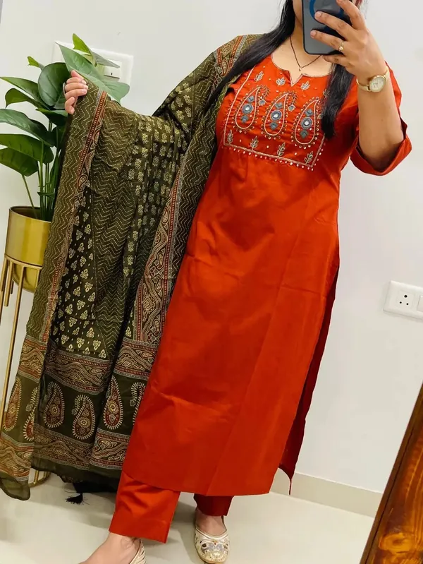 heavy_embroidery__Kurti_with_Pant_with_cotton_100-100_Dupatta