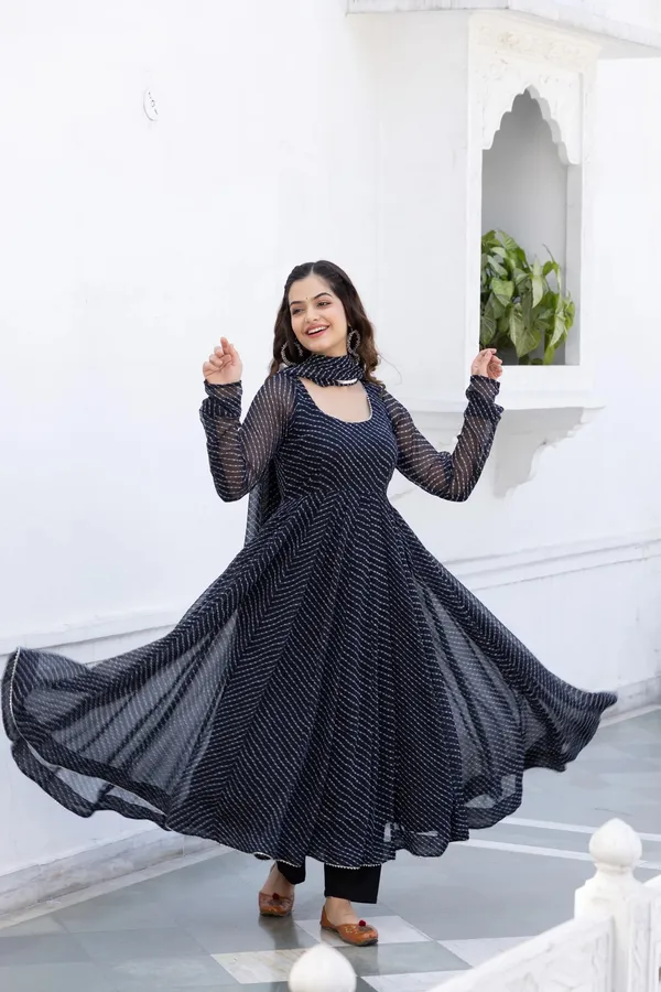 Black_Georgette_Premium_&_Elegant_Gown_&_Dupatta_Set_For_Women
