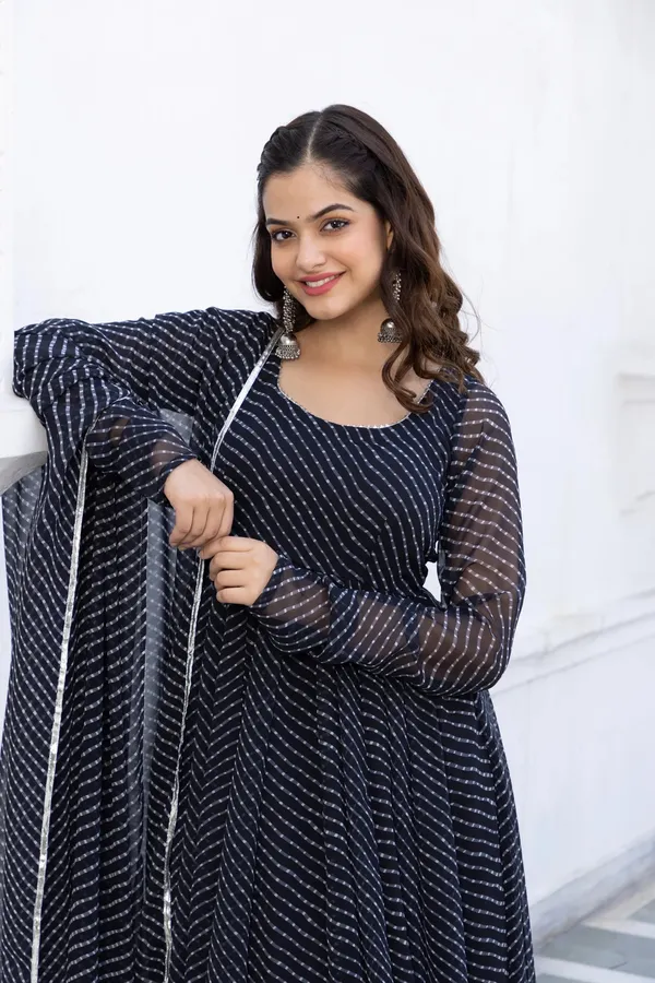 Black_Georgette_Premium_&_Elegant_Gown_&_Dupatta_Set_For_Women