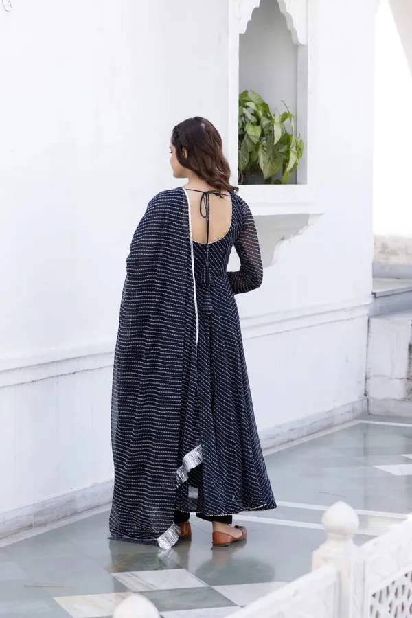 Black_Georgette_Premium_&_Elegant_Gown_&_Dupatta_Set_For_Women