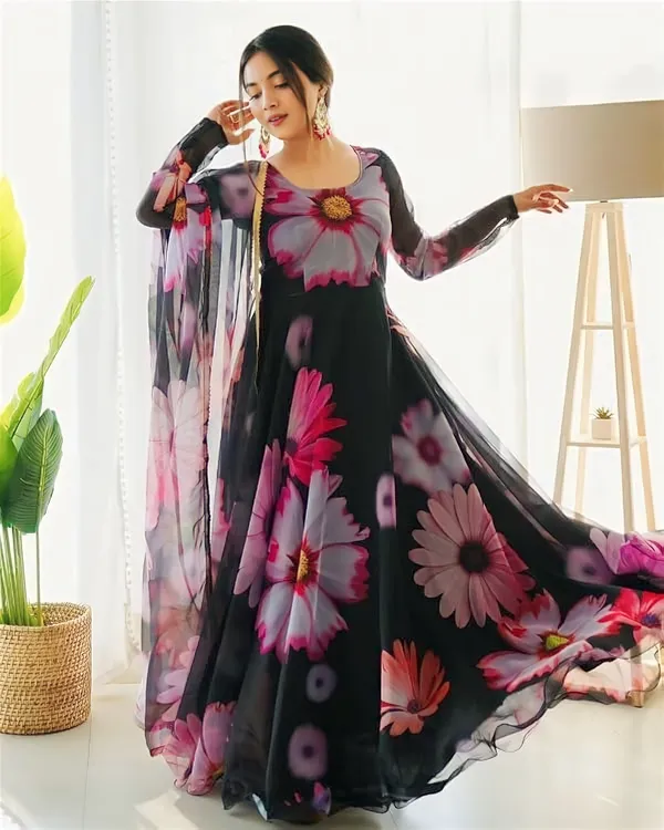 Black_Georgette_Premium_&_Elegant_Gown_&_Dupatta_Set_For_Women