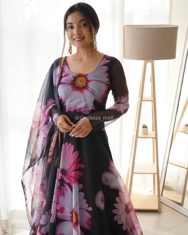 Black_Georgette_Premium_&_Elegant_Gown_&_Dupatta_Set_For_Women