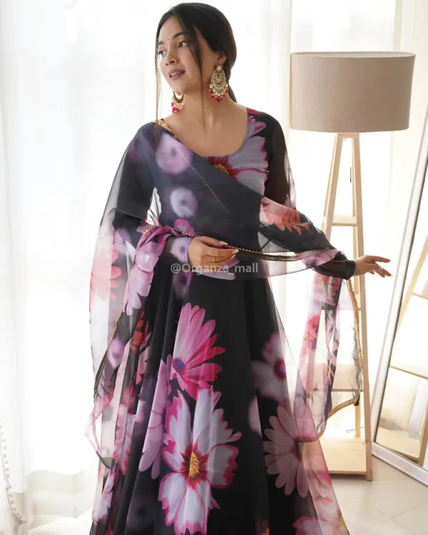 Black_Georgette_Premium_&_Elegant_Gown_&_Dupatta_Set_For_Women