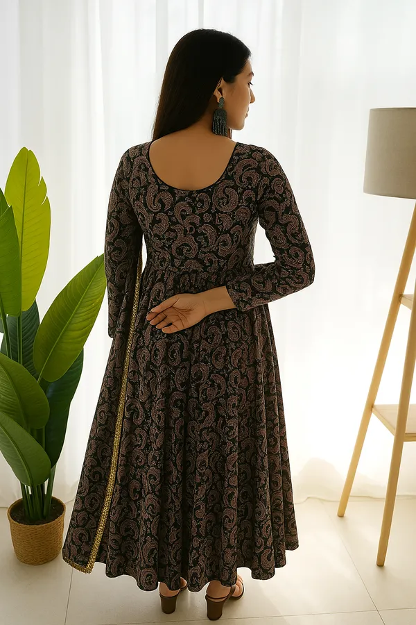 Black_Georgette_Premium_&_Elegant_Gown_&_Dupatta_Set_For_Women