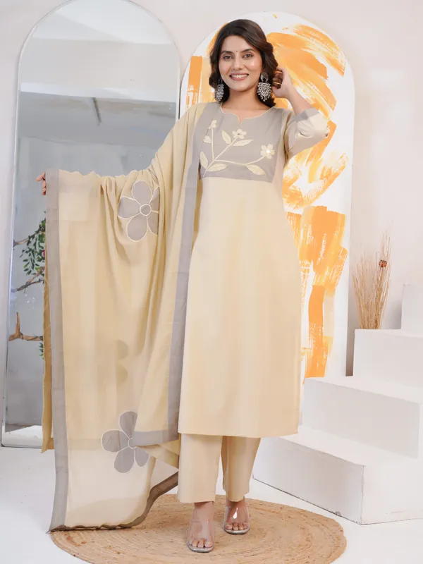The_Tinge_Ivory_Bloom_Pure_Cotton_Kurta_Set_for_women
