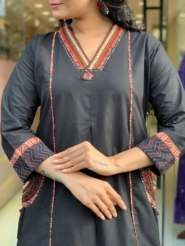 Black_Cotton_Printed_A_Line_Suit_For_Women