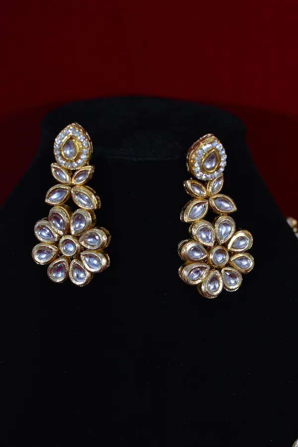 Gold_Kundan_Flower_Necklace_Set_Elegant_Bridal_Jewellery_(Pack_Of_3)