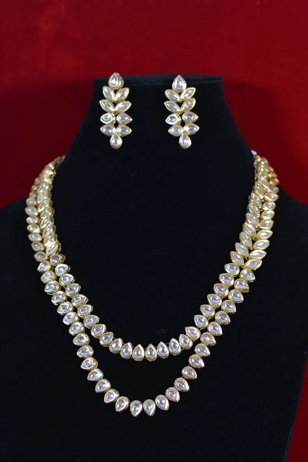 Gold_Simple_Layered_Kundan_Necklace_Set_(Pack_Of_3)
