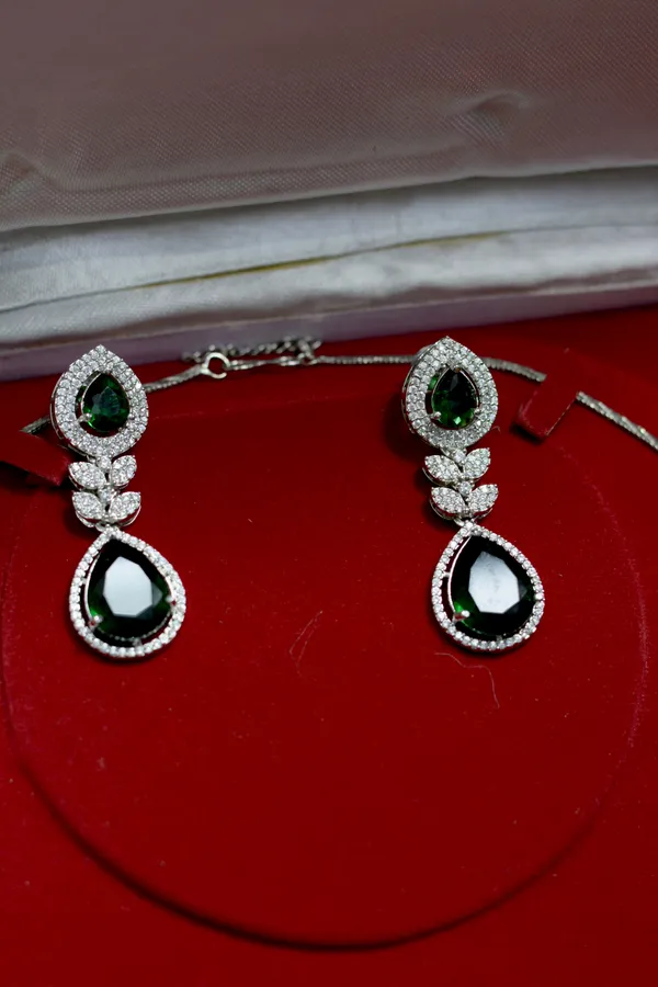 Emerald_Drop_Leaf_Necklace_Set_For_Women_(Pack_Of_3)
