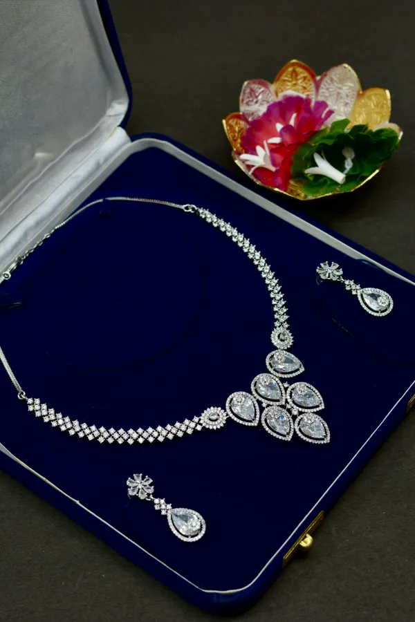 Classic_Diamond_Shape_Necklace_Set_For_Women_(Pack_Of_3)