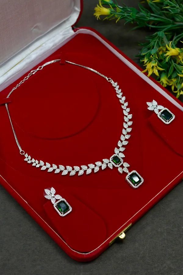 Emerald_Leaf_Drop_Necklace_For_Women_(Pack_Of_3)