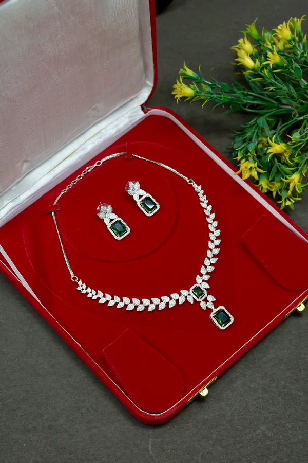 Emerald_Leaf_Drop_Necklace_For_Women_(Pack_Of_3)