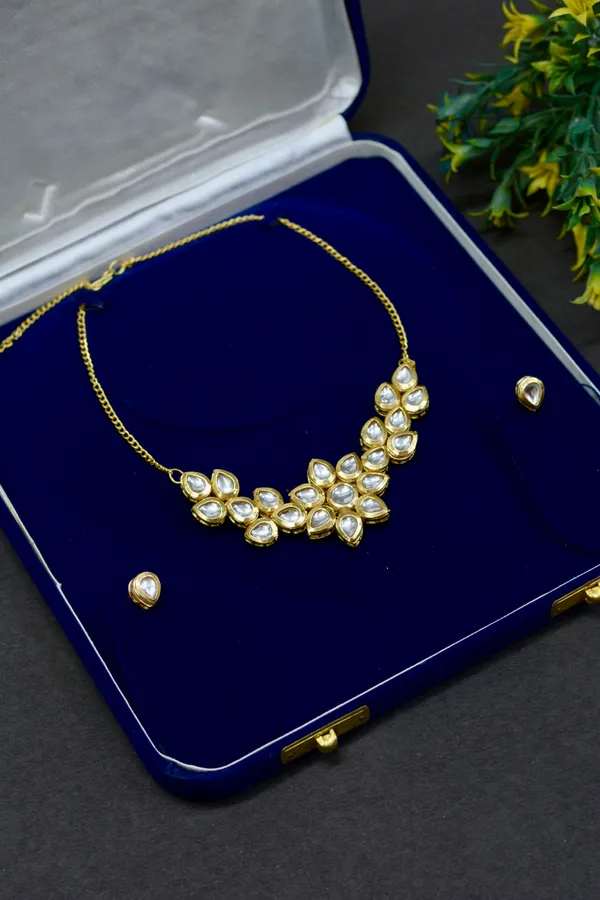 Classic_Kundan_Leaf_Pattern_Necklace_For_Women_(Pack_Of_3)